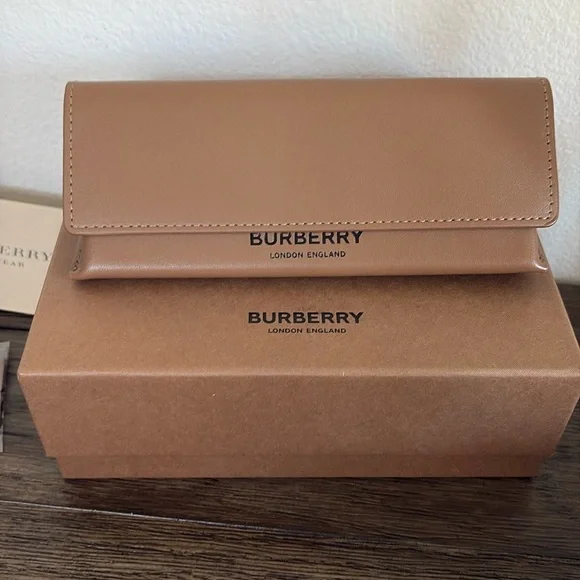 NWT [Burberry] Square Black/Grey Signature Plaid Sunglasses, Men’s or Unisex - Picture 12 of 16